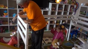 VLOG Начали собирать кровать. Настя и Катя готовят