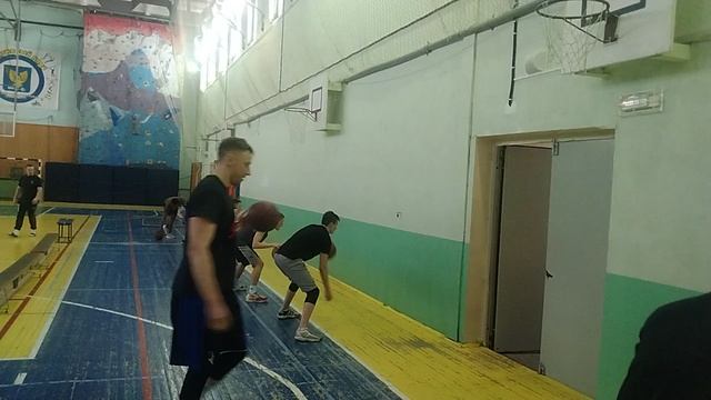 Упражнение с теннисным мячом и переводом перед собой Aleksandr00