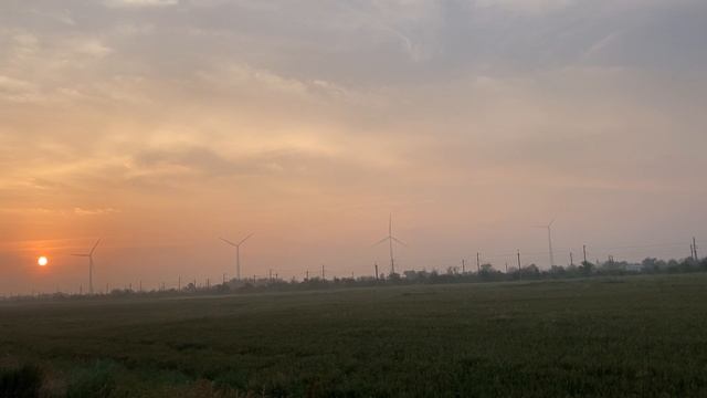 Ветряки (ветрогенераторы) где-то под Ростовом.