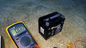 Installing a motorcycle battery - Yuasa YTX12 BS on a Yamaha FZR 600R 4JH and start up after 2 year