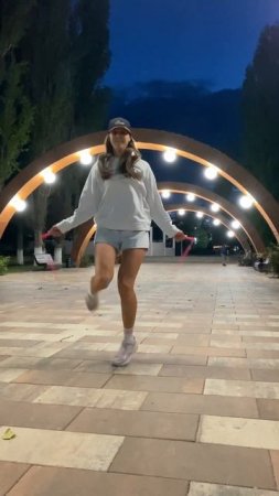 Поймай бит и скакалку #shuffle #wellerman #ダンス #踊ってみた #seashanty #dancechallenge #dunked #jumprope