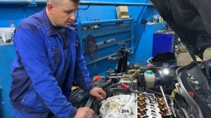 Очень бодрый Вольво Хс70 2,5t 2006 года - замена маслосъёмных колпачков.