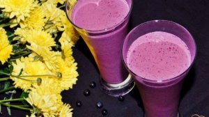 Молочный коктейль с черникой