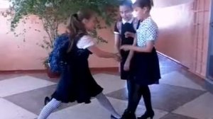 Играем в шпагатики .