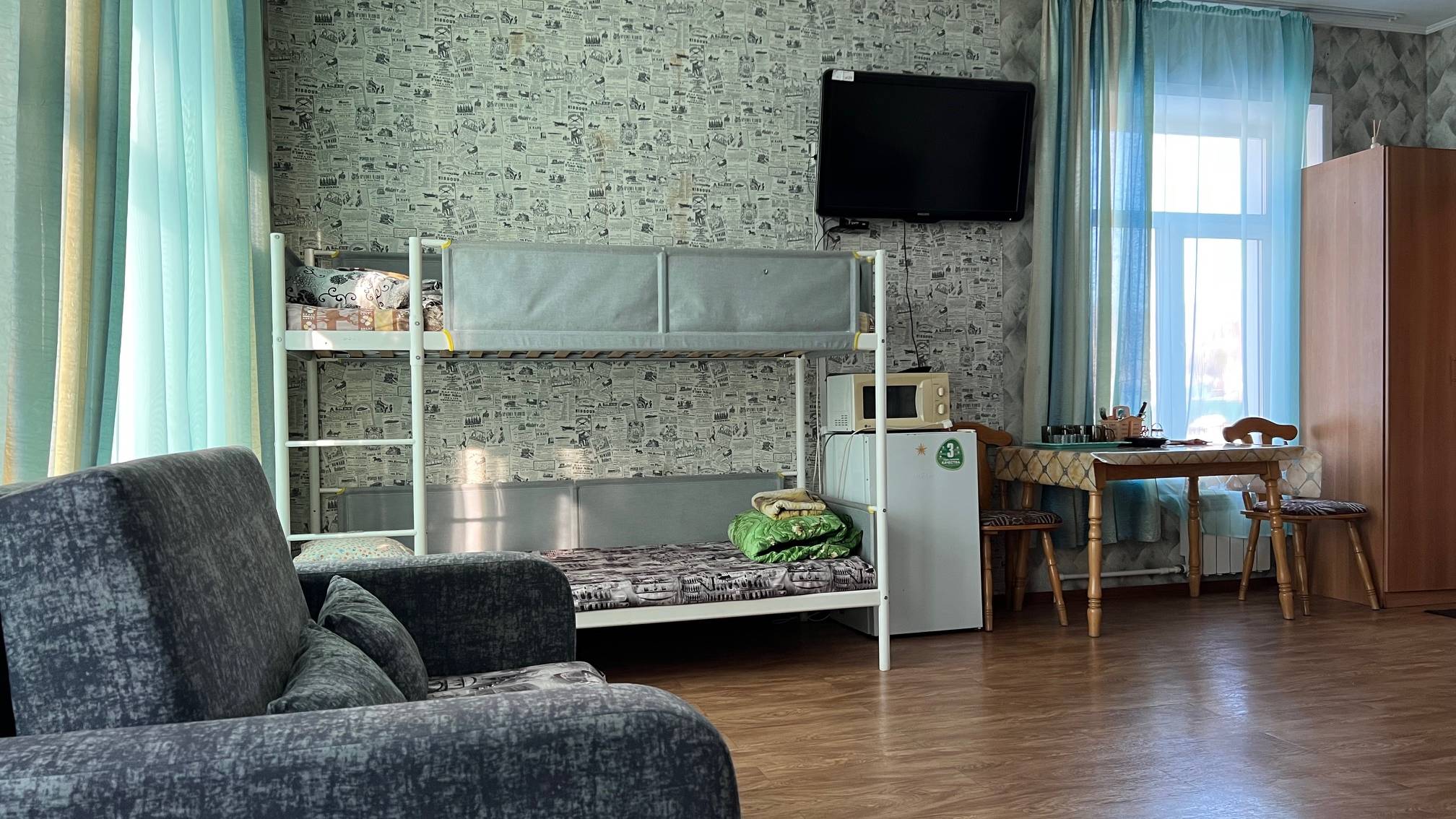 Шестиместный номер (номер 3) смотреть онлайн