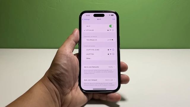 How To Prevent Device From Joining Networks Automatically In iOS 16 смотреть онлайн