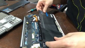 How to change a battery on a Dell XPS 13 P20s | How to Video - Tutorial