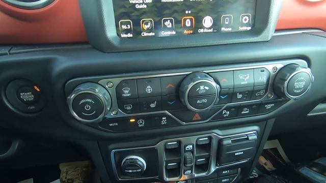 2020 Toyota Tacoma TRD Pro vs 2020 Jeep Gladiator Rubicon