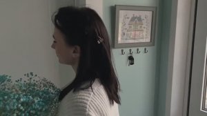 Красивое видео про девушку с цветами