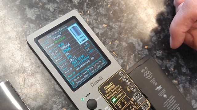 How To Use iCopy Plus To Transfer Battery Details From Original iPhone 7 Battery To New Battery смотреть онлайн