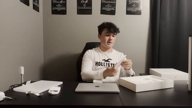 14' MacBook Pro Unboxing and Review! смотреть онлайн