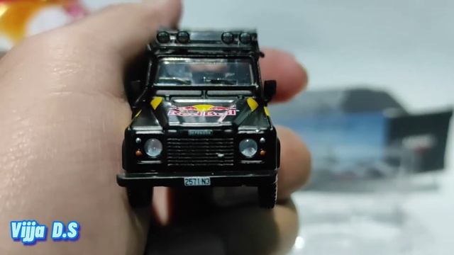 Mini GT Land Rover Defender 110 Red Bull смотреть онлайн