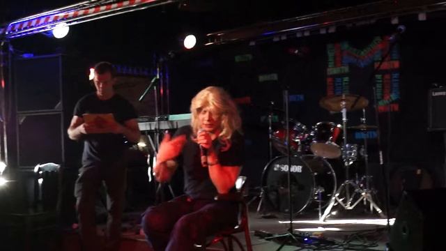 Букин Кирилл - актёрское мастерство, образ блондинки смотреть онлайн