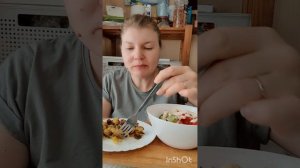 Мукбанг. Жареная картошка с салатом