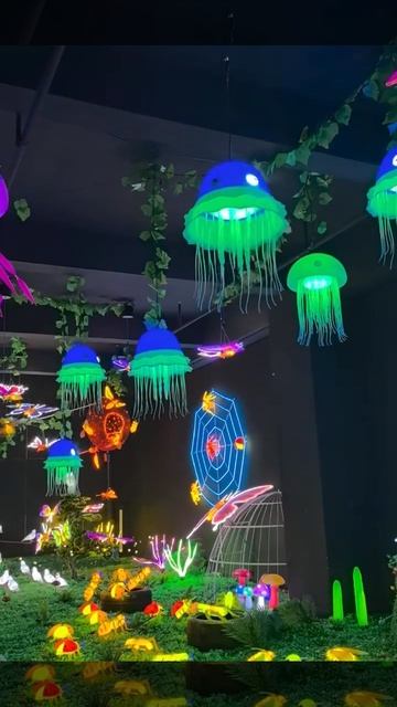 ЭТОТ ЛЕС НЕРЕАЛЕН ФУТУРИСТИЧНЫЕ БАБОЧКИ СВЕТЯЩИЕСЯ ГРИБЫ И МЕДУЗЫ #китай #3d #технологии #круто