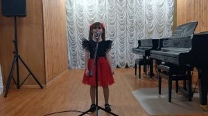 ПИСКУНОВА АННА - муз. и сл. А. Петряшевой - "ОТКУДА ДЫРКИ В СЫРЕ"