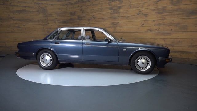 Jaguar XJ40 Daimler | History known | 90,610 km | 1990-VIDEO- www.ERclassics.com смотреть онлайн