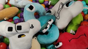 мягкие игрушки буквы лор для детей, играем в алфавит лор, лора, alphabet lore