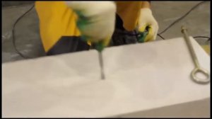 Сверлим стены из газобетона.Проверка на прочность    дюбель