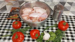 "Нежные крылышки в духовке: Вкусное трио с жареными овощами и ризотто"
