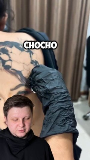 юный тату мастер