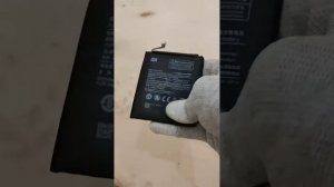 Что будет если проткнуть вздутый аккумулятор xiaomi⚡⚡ Не повторяйте подобного 🔋