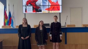 Песня «А закаты алые» в исполнении трио «Светлое будущее»