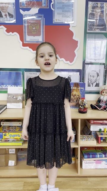 Мусаева Зарина  6 лет 
стихотворение 
  Л. Лапцуя  "На столик чашки ставит мать" смотреть онлайн