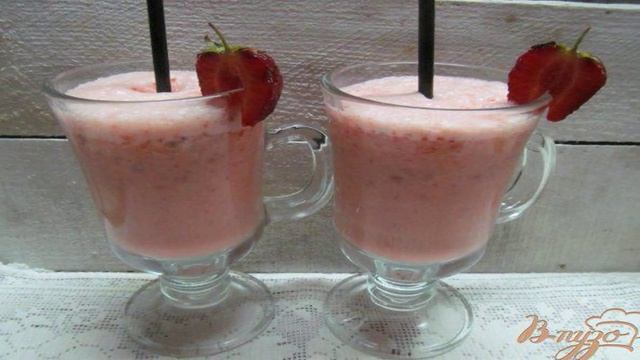 Смузи из клубники и черешни