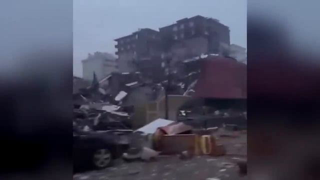 Powerful M7.8 earthquake destroys hundreds of homes in Turkey and Syria смотреть онлайн