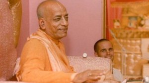 Утренняя прогулка Шрилы Прабхупады с учениками 03.04.1974, Бомбей. Обсуждение 10 главы БГ.