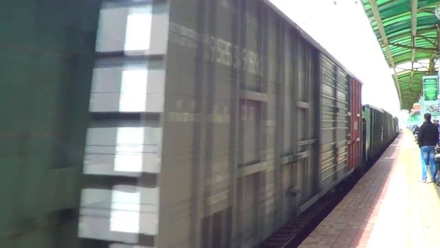 Электровоз ВЛ10К-858 с грузовым поездом, платформа Выхино