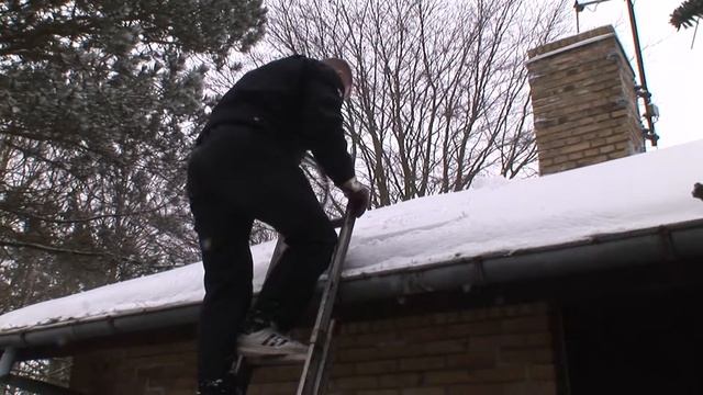 Skorstensfejer på snedækket tag смотреть онлайн