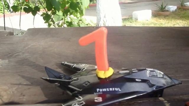 Учим цифры с гоночными машинками и грузовичком. Игрушечные машинки