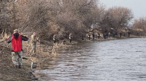 НЕГДЕ ВСТАТЬ! СОТНИ РЫБАКОВ НЕ ДАЮТ ПОЛОВИТЬ! РЫБАЛКА НА СПИННИНГ В ТОЛПЕ