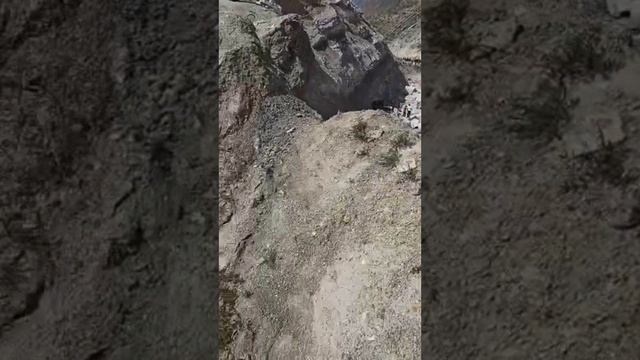 камнепад на дороге