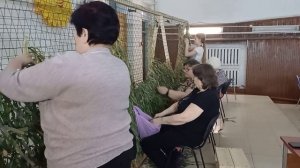 Волонтёры п. Новый. Продолжаем плести маскировочные сети.
