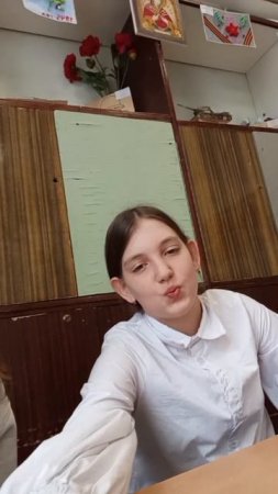 на уроке TokGirl