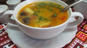 Суп с маринованным огурцом и колбасой