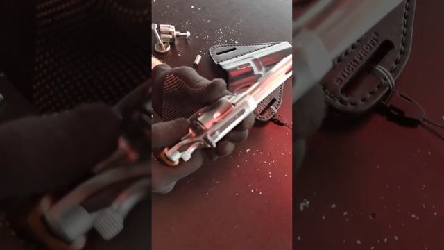 2 вещи необходимы Револьверу Гроза