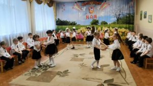 Танец "Катюша" на утреннике 9 мая в старшей группе