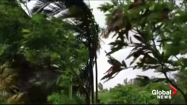 Cyclone Yaas bears down on India's east coast killing at least 2 смотреть онлайн