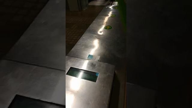 Как пользоваться старыми турникетами в метро Барселоны