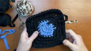 Большой коврик из старых футболок. Как связать простой квадрат крючком?