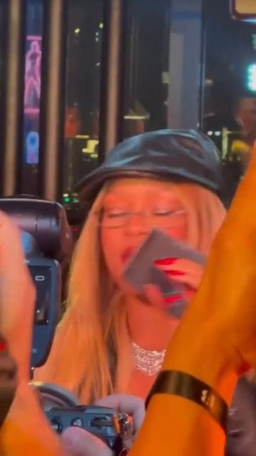 ШОК РИАННА В ШАНХАЕ RIHANNA IN SHANGHAI #rihanna #shanghai #celebrity #china #fentybeauty #love