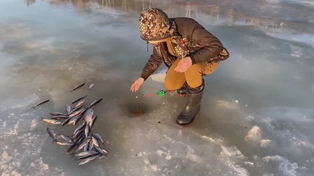 Удачное завершение сезона подлёдной рыбалки в Якутии 😃