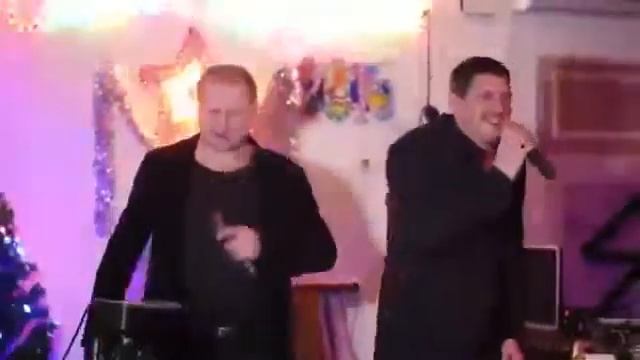 Обалденная песня!Хит времени народов!Аркадий Кобяков и Руслан Исаков-Ты стоишь одна у парапета LIVE