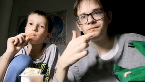 Кушаем: "Кириешки" со вкусом Чизбургера с сырным соусом