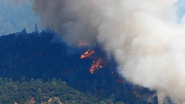Flames of The Mission Fire as it burns North/North East смотреть онлайн
