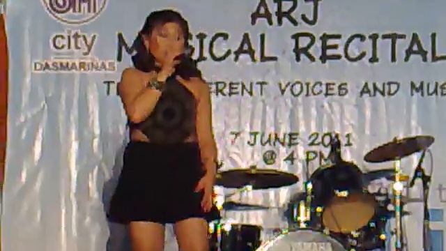 Nicole Sings Mac Arthur's Park смотреть онлайн